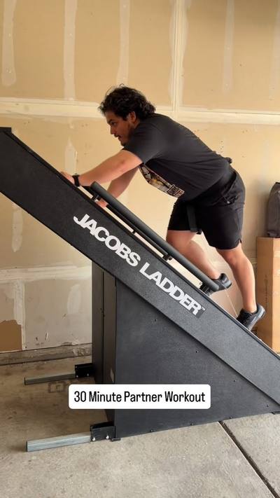 First real workout with the Jacob’s Ladder and it was a lot more fun as a partner workout 😎 @vanessasaurus.flex