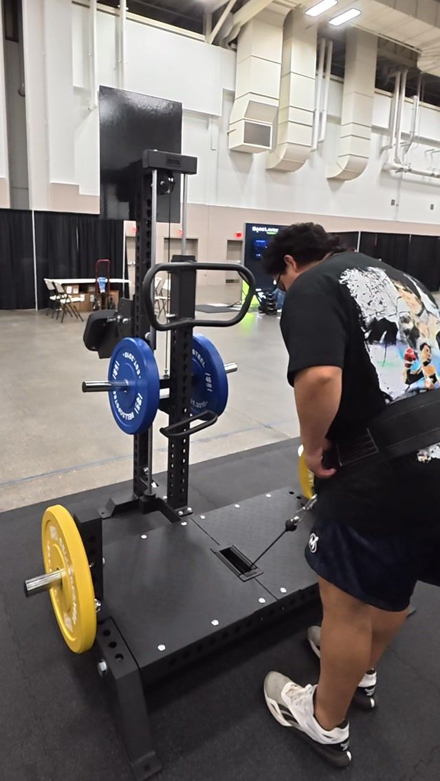 Okay I really do like my Rhino (SquatMax is still the best belt squat though 🫡) but this Bells of Steel belt squat might just be the Rhino Poacher 🦏🪦 not because I’d say it’s better necessarily but way more practical for Home Gyms.