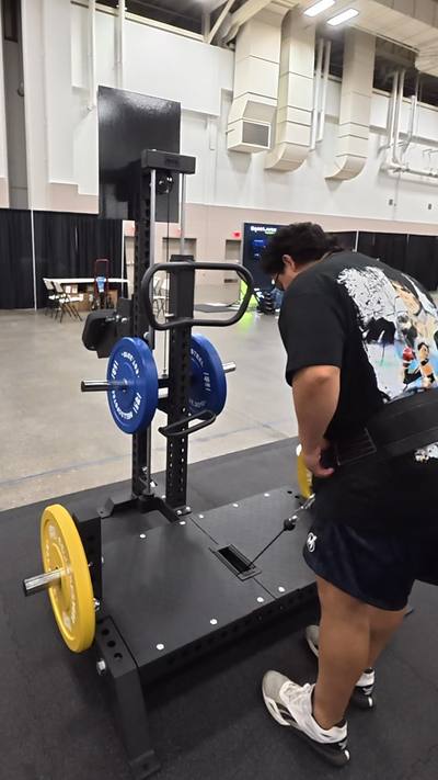 Okay I really do like my Rhino (SquatMax is still the best belt squat though 🫡) but this Bells of Steel belt squat might just be the Rhino Poacher 🦏🪦 not because I’d say it’s better necessarily but way more practical for Home Gyms.