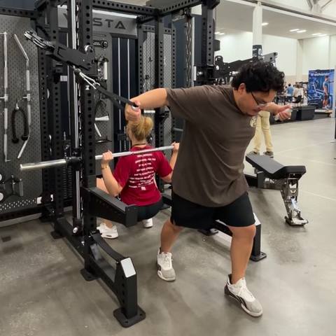 Partner workout at the @vesta.fitness booth at @homegymcon