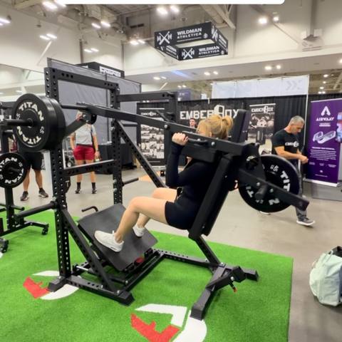 Prototype Pendulum Squat by @betitanfit
